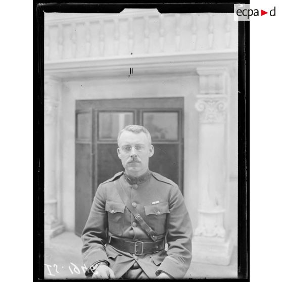 Cannes, Alpes Maritimes. Congrès des Croix Rouges. Un membre du congrès. [légende d'origine]