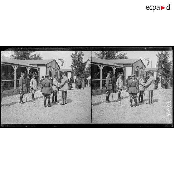 Joinville. Inauguration et remise de décorations à l'hôpital canadien (plateau de Gravelle). Réception des membres du gouvernement français et des autorités militaires. [légende d'origine]