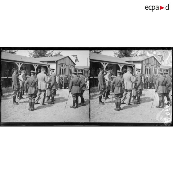 Joinville. Inauguration et remise de décorations à l'hôpital canadien (plateau de Gravelle). Réception des membres du gouvernement français et des autorités militaires. [légende d'origine]