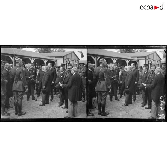 Joinville. Inauguration et remise de décorations à l'hôpital canadien (plateau de Gravelle). Arrivée de M. Poincaré. [légende d'origine]