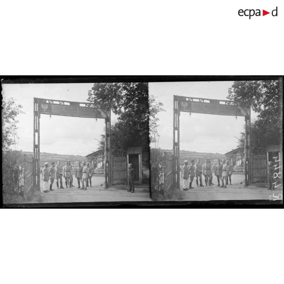Sillé-le-Guillaume (Sarthe). Camp des troupes polonaises. L'entrée du camp. [légende d'origine]