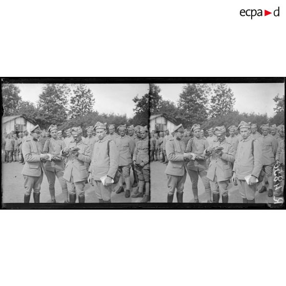 Sillé-le-Guillaume (Sarthe). Camp polonais. La distribution des lettres. [légende d'origine]