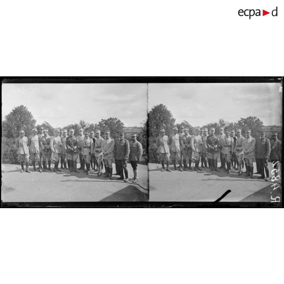 Sillé-le-Guillaume (Sarthe). Camp polonais. Groupe d'officiers. [légende d'origine]