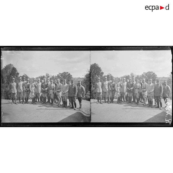 Sillé-le-Guillaume (Sarthe). Camp polonais. Groupe d'officiers. [légende d'origine]