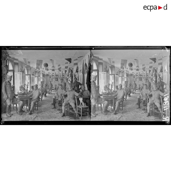 Sillé-le-Guillaume (Sarthe). En ville, le foyer polonais, l'intérieur. [légende d'origine]