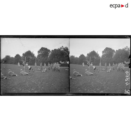 Sillé-le-Guillaume (Sarthe). Camp polonais. Le football. [légende d'origine]