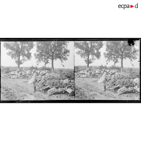 La Boissière (Somme), dépôt allemand de récupération de matériels. Zinc et plomb. [légende d'origine]