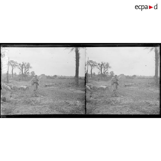 Roye. Les anciennes premières lignes allemandes sur la route de Roye-Amiens. [légende d'origine]