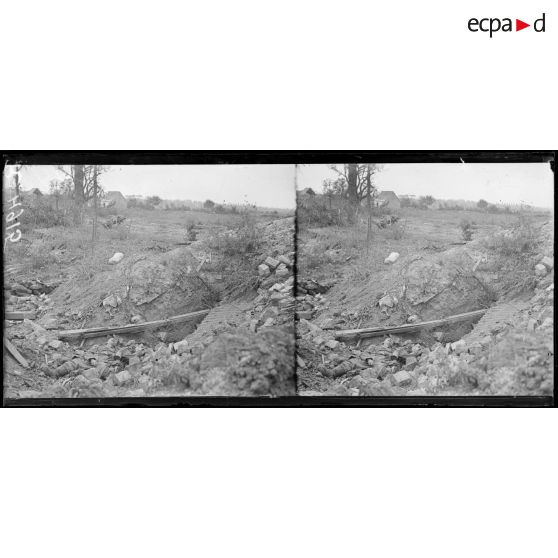 Roye. Les anciennes premières lignes allemandes sur la route de Roye-Amiens. [légende d'origine]