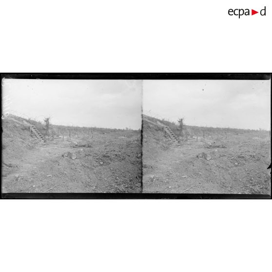 Roye. Les anciennes premières lignes allemandes sur la route de Roye-Amiens. [légende d'origine]