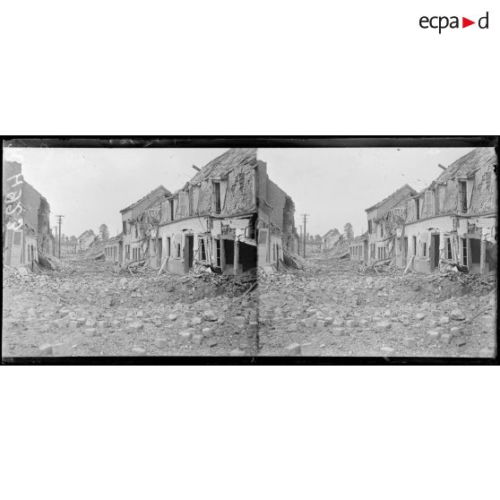 Roye. Les allemands ont fait sauter les routes. [légende d'origine]