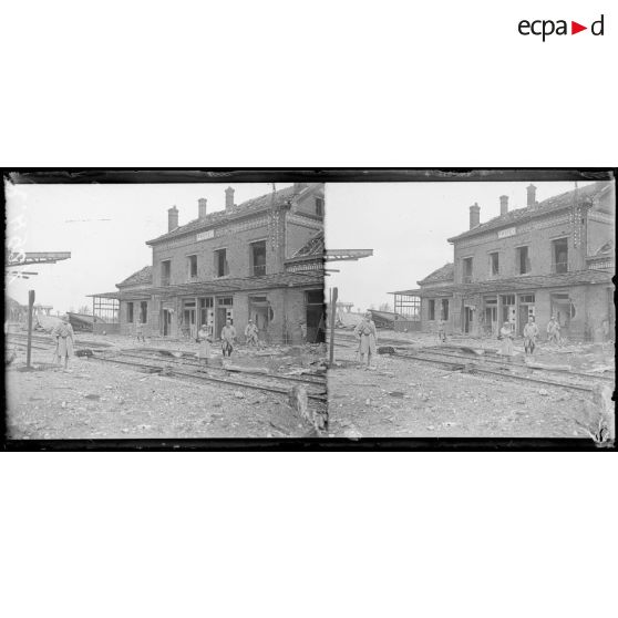 Roye. La gare. Les quais. [légende d'origine]