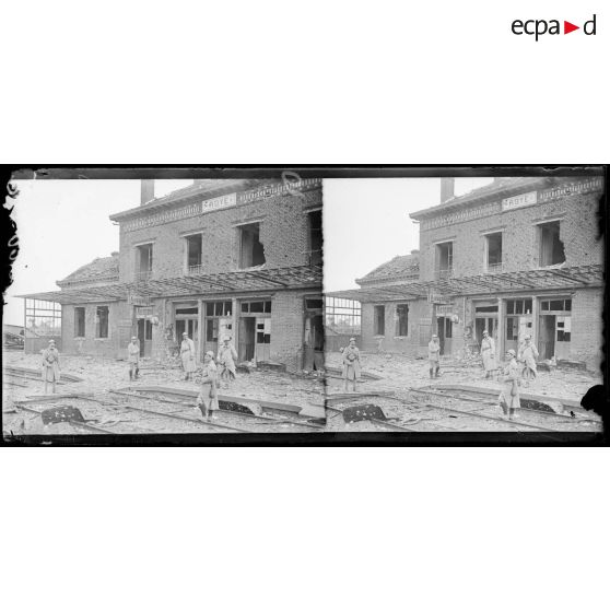 Roye. La gare. Les quais. [légende d'origine]