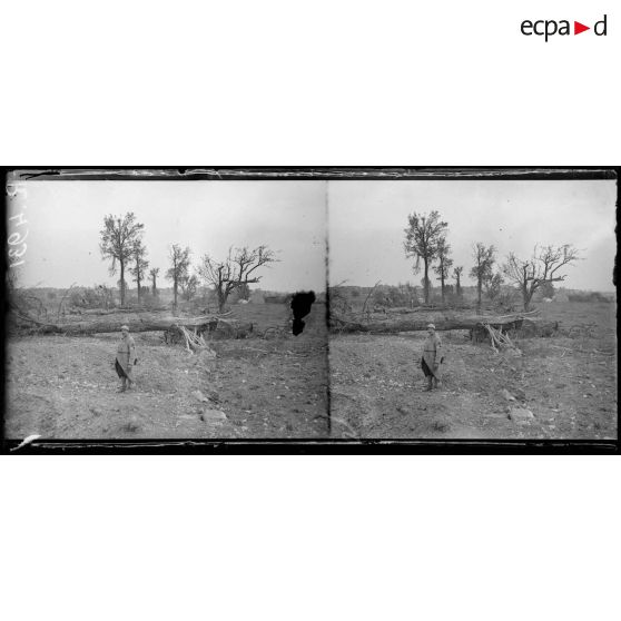 La grande route Roye-Amiens. Le barrage. [légende d'origine]