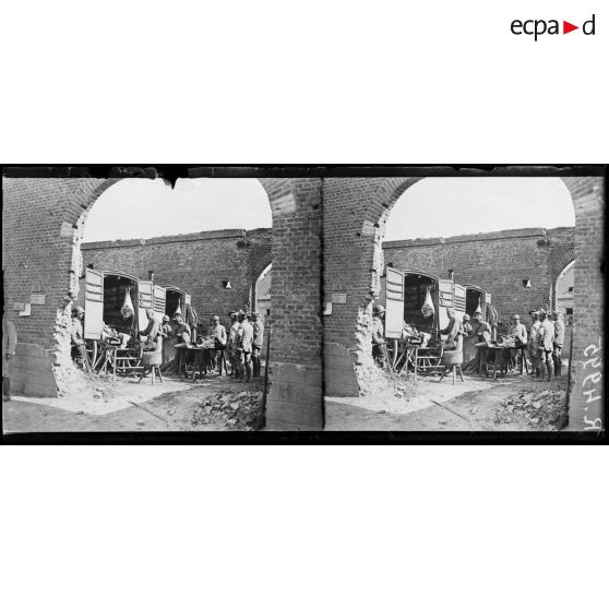 Champien (Somme). Le ravitaillement en viande fraîche à l'arrivée des troupes. [légende d'origine]