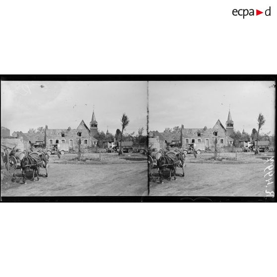 Roiglise (Somme). Un coin du village près de l'église. [légende d'origine]