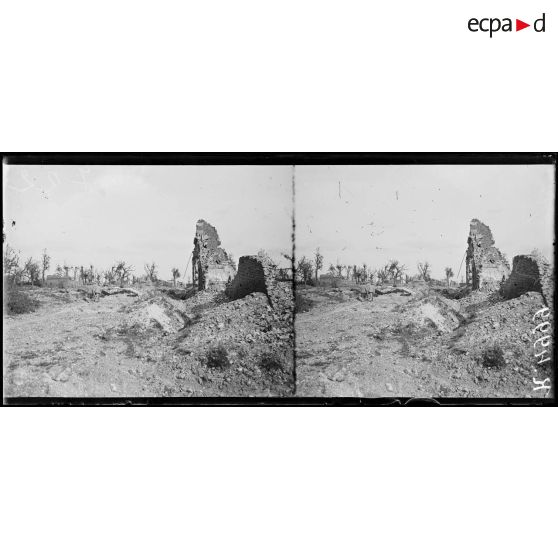 Laucourt (Somme). La rue principale. [légende d'origine]