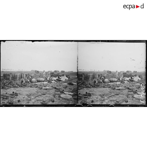 Fresnoy-lez-Roye (Somme). Matériel abandonné par les allemands. [légende d'origine]