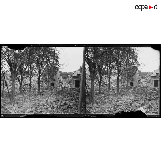 Nesle (Somme). L'église et la place de l'église. [légende d'origine]