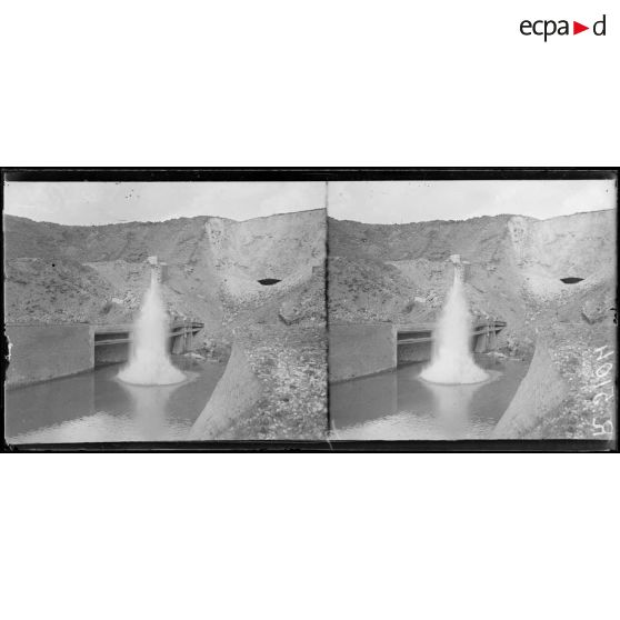 Entre Ercheu et Libermont. Le tunnel du canal du Nord. La pêche à la grenade. [légende d'origine]