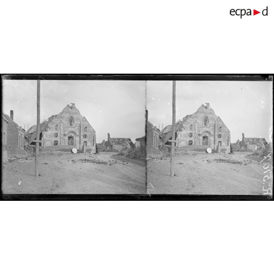 Esmery-Hallon (Somme). L'église. [légende d'origine]