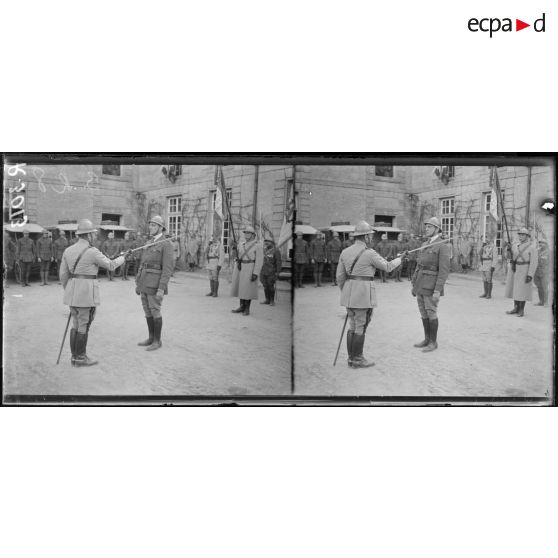 Muizon (Marne). M. Piatt Andrew, décoré de la Légion d’honneur. [légende d'origine]