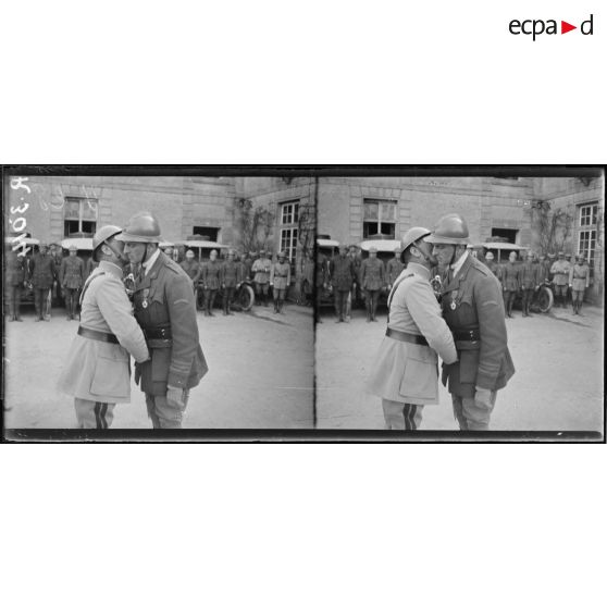 Muizon (Marne). M. Piatt Andrew, décoré de la Légion d’honneur. [légende d'origine]