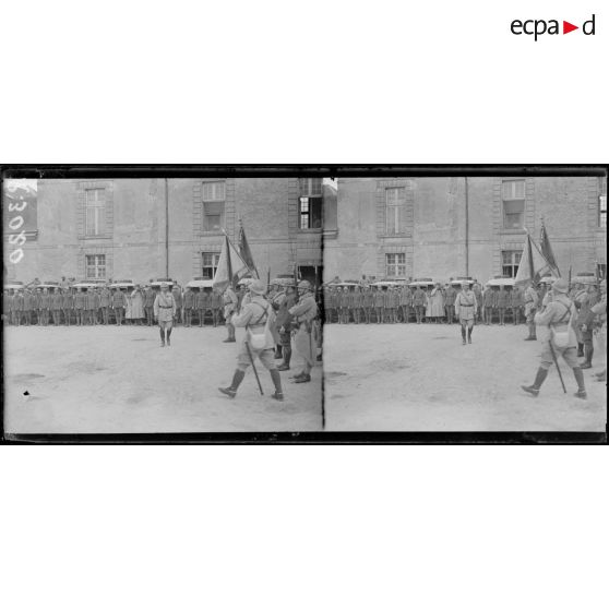 Muizon (Marne). Le général Ragueneau prononce une allocution après la cérémonie. [légende d'origine]