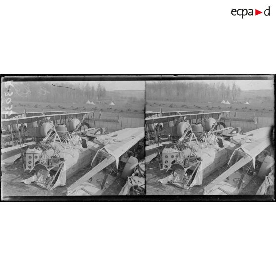 Région de Reims. Un cimetière d'avions. Débris renvoyés à l'arrière. [légende d'origine]