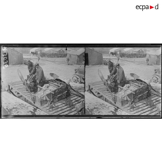 Région de Reims. Moteurs d'avion relevés dans les lignes prêts à être de retour à l'arrière. [légende d'origine]