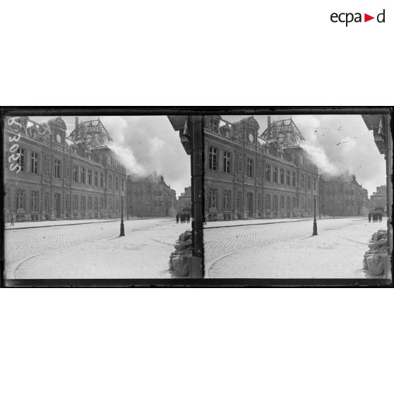 Reims. Incendie de l'extérieur. [légende d'origine]