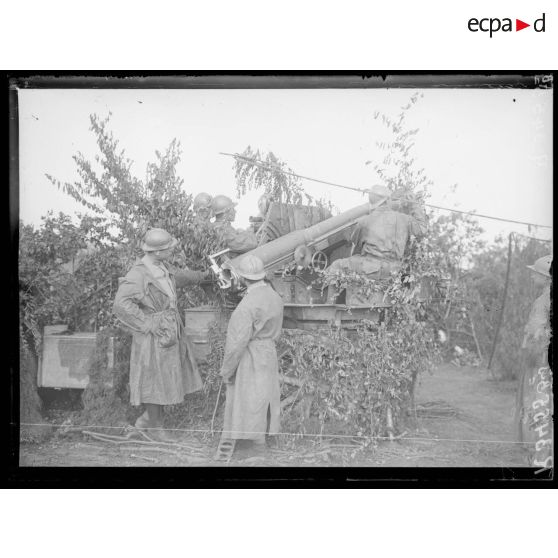 Remigny (Aisne). Mission de la Presse Française, auto canons DCA. [légende d'origine]