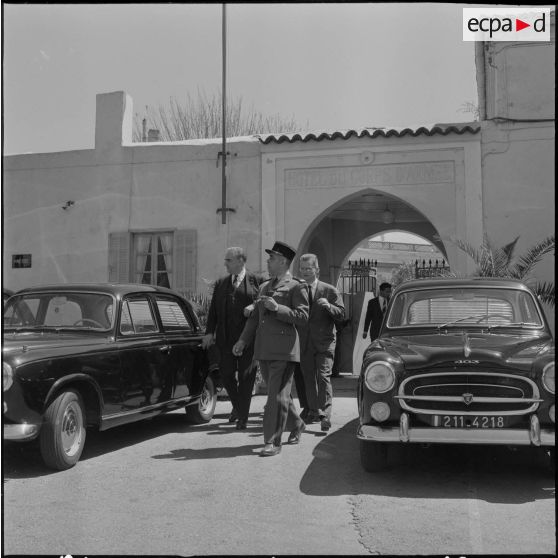 Hôtel du corps d'armée d'Oran (CAO). Conférence. Christian Fouchet avec des autorités.
