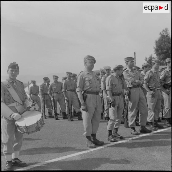 Maison Carrée. Centre de rechange du matériel. Remise de médailles.