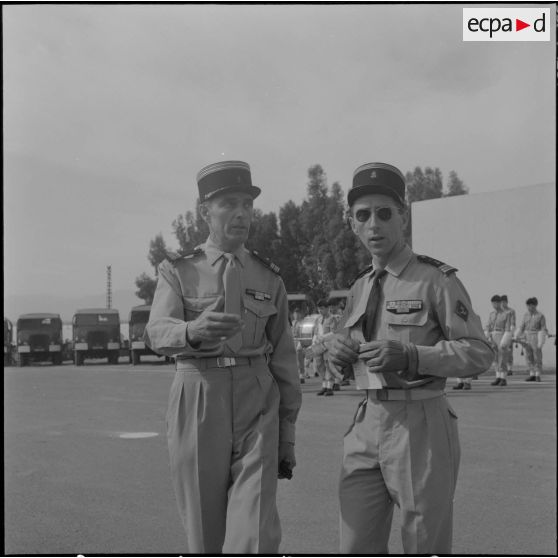 Maison Carrée. Centre de rechange du matériel. Remise de médailles.
