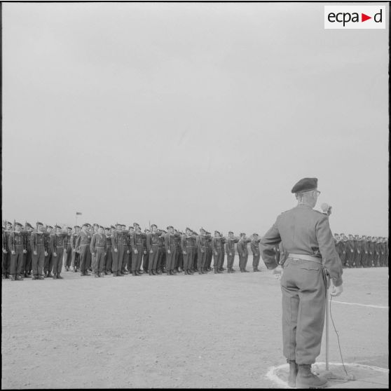 Algérie. Cérémonie militaire. Discours.