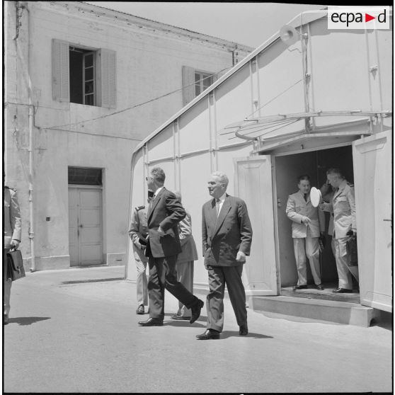 Oran. Visite de Pierre Messmer et Louis Joxe.