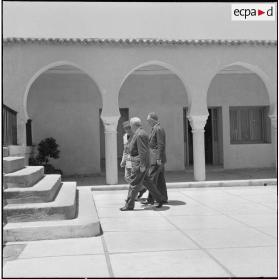 Oran. Visite de Pierre Messmer et Louis Joxe.