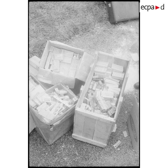 Oran. Perquisition de la cargaison d'un camion. [Algérie].