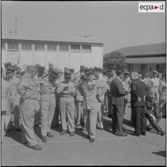 Hussein Dey. Cérémonie pour la remise de décorations au 1er Génie.