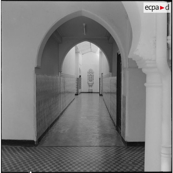 Alger. Mess [cantine] du square Bresson. Détail architectural.