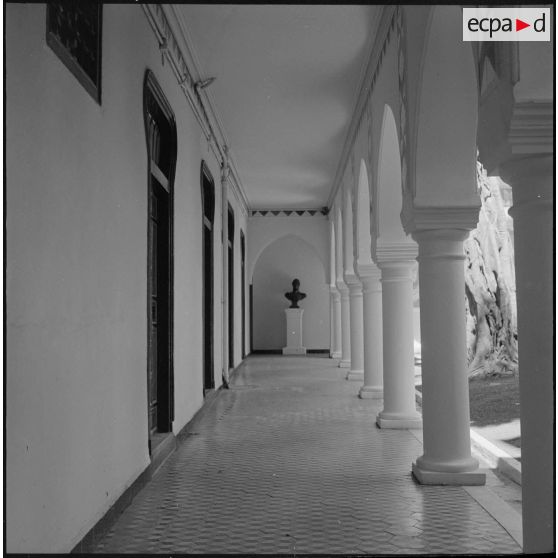 Alger. Mess [cantine] du square Bresson. Détail architectural.