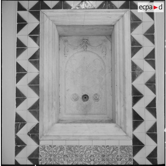 Alger. Mess [cantine] du square Bresson. Détail de décors.