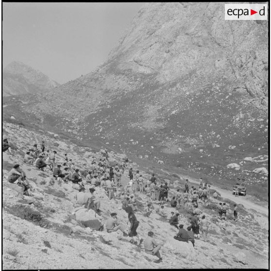 Boussouail (Kabylie). Réunion des commandants de différentes unités alpines.