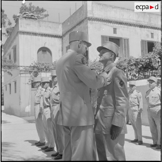 El Biar. Prise d'armes. Remise de décoration.