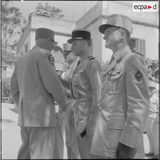 El Biar. Prise d'armes. Remise de décoration.