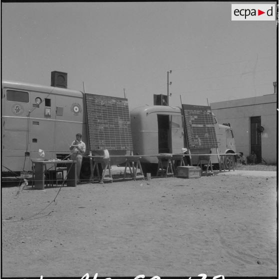 Retranscription des résultats du référendum du 1er juillet 1962 par le Service de diffusion cinématographique d'Algérie (SDCA).