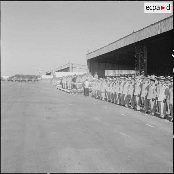Commémoration du 14 Juillet 1962. Les autorités civiles et militaires pendant la cérémonie.