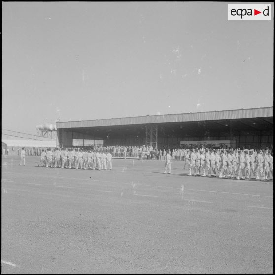 Commémoration du 14 Juillet 1962. Le défilé.