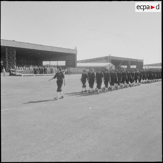 Commémoration du 14 Juillet 1962. Le défilé des chasseurs alpins.